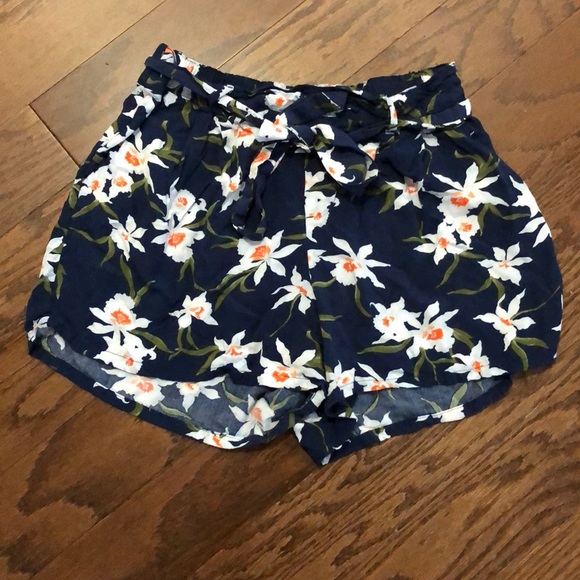 Old Navy Pants - Old Navy Elastic Tie Waist Shorts NWOT